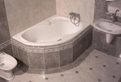 Акриловая ванна угловая Ravak Rosa I R 150 см, асимметричная купить в интернет-магазине Азбука Сантехники